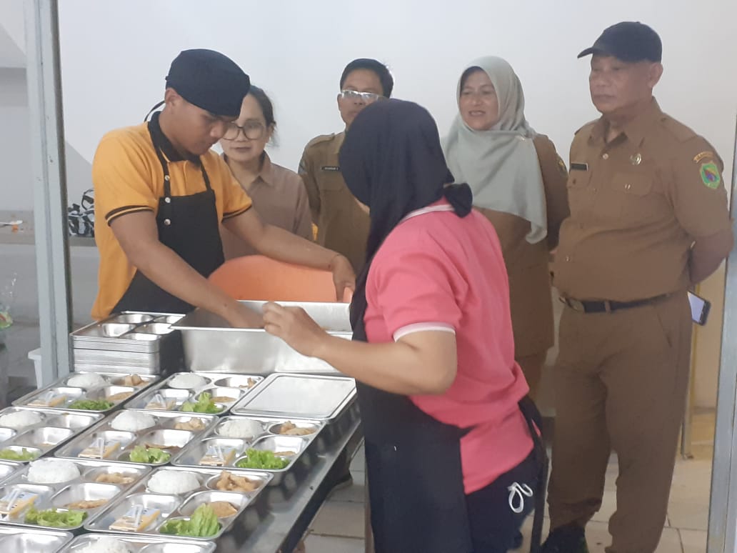 monitoring-pelaksanaan-program-makan-bergizi-gratis-mbg-di-sppg-polresta-bandung-dan-sppg-sadu