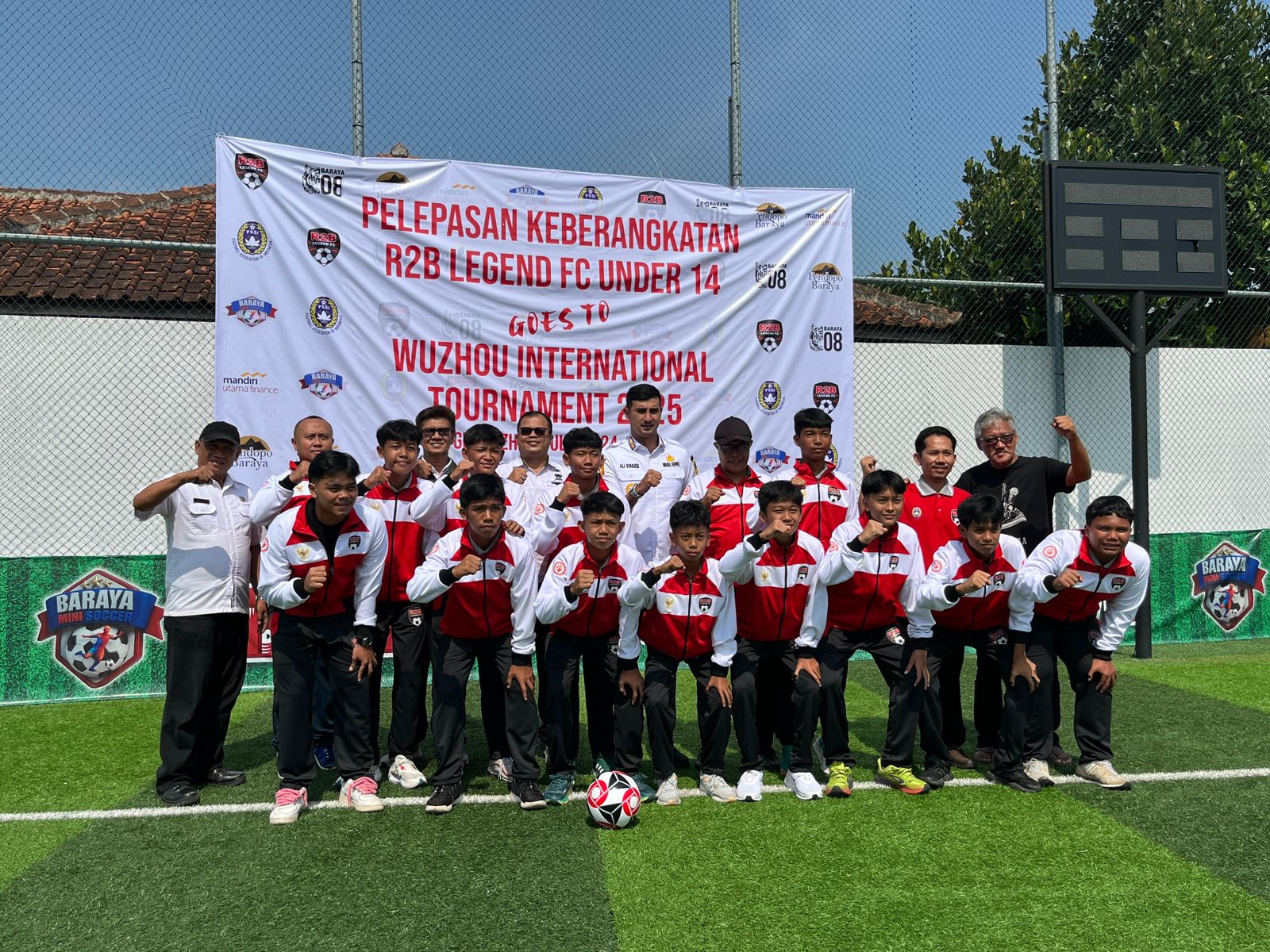 sekcam-soreang-dampingi-wakil-bupati-bandung-dalam-kegiatan-pelepasan-tim-r2b-legend-fc-u14-ke-turnamen-internasional-di-china