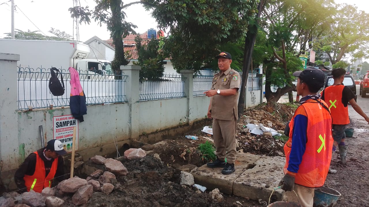 normalisasi-saluran-air-di-jalan-gading-tutuka-mulai-dikerjakan-cegah-luapan-ke-jalan-raya