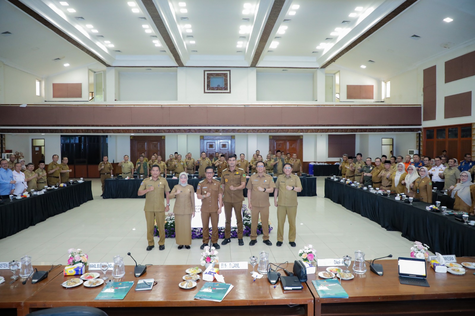 bupati-bandung-tekankan-disiplin-inovasi-dan-optimalisasi-kinerja-asn-dalam-rakor-bulanan-pemkab-bandung