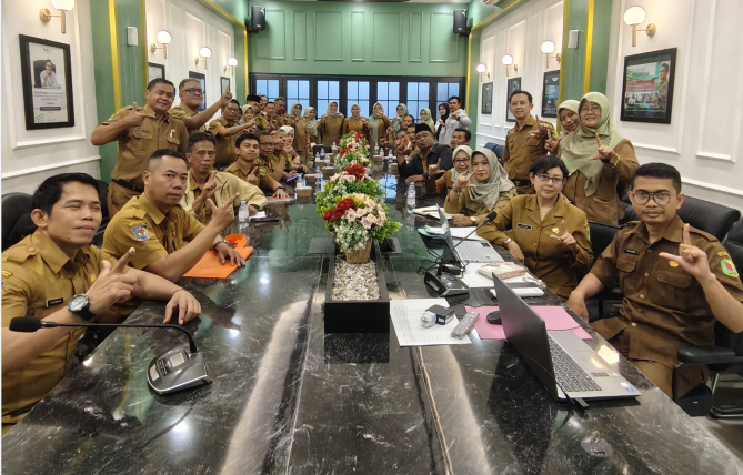 sosialisasi-buku-saku-sistem-pelaporan-pembagian-kartu-bpjs-ketenagakerjaan-bagi-bunlit-rw-kabupaten-bandung