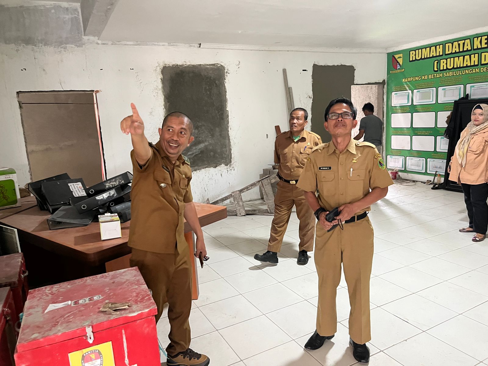 pemerintah-kecamatan-soreang-laksanakan-monitoring-dan-evaluasi-monev-pengelolaan-bantuan-keuangan-desa-di-desa-cingcin