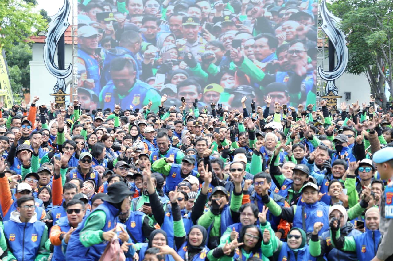 kapolri-pimpin-apel-ojol-kamtibmas-di-soreang-dukung-ojol-sebagai-mitra-keamanan-dan-penggerak-ekonomi