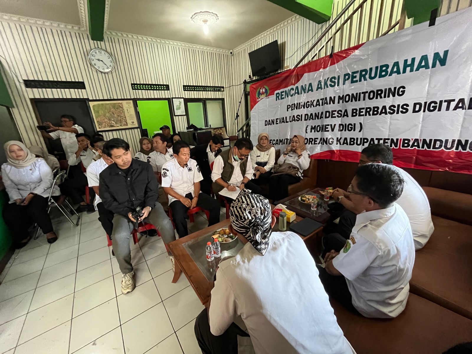 monitoring-dan-evaluasi-tahap-1-di-desa-karamatmulya-oleh-tim-monev-kecamatan-soreang