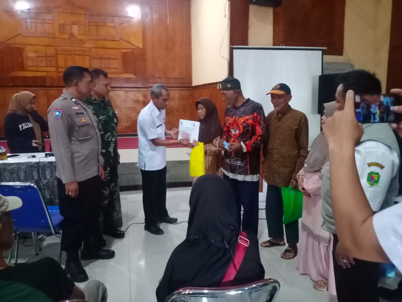 monitoring-penyaluran-blt-dana-desa-tahun-2025-di-desa-pamekaran