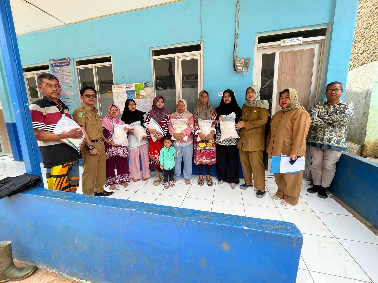 pemerintah-kecamatan-soreang-melaksanakan-peninjauan-langsung-ke-lokasi-bencana-alam-banjir-dan-longsor-yang-terjadi-di-kampung-cileutik-desa-sukajadi