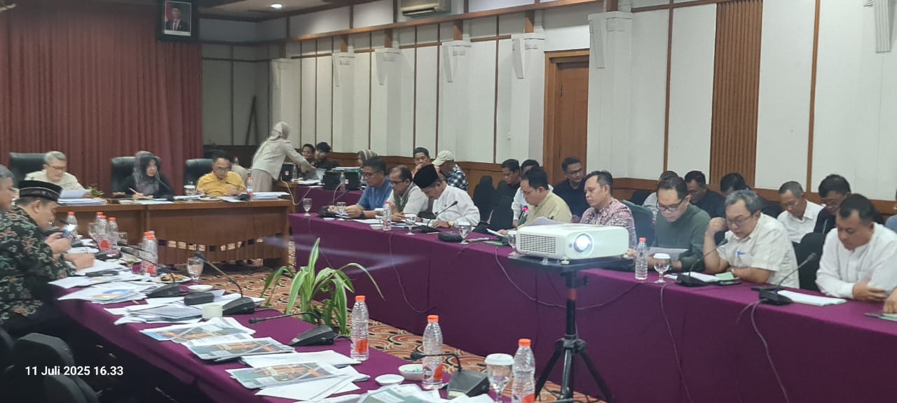 camat-soreang-hadiri-rapat-badan-anggaran-dprd-kabupaten-bandung-bahas-perubahan-apbd-2025