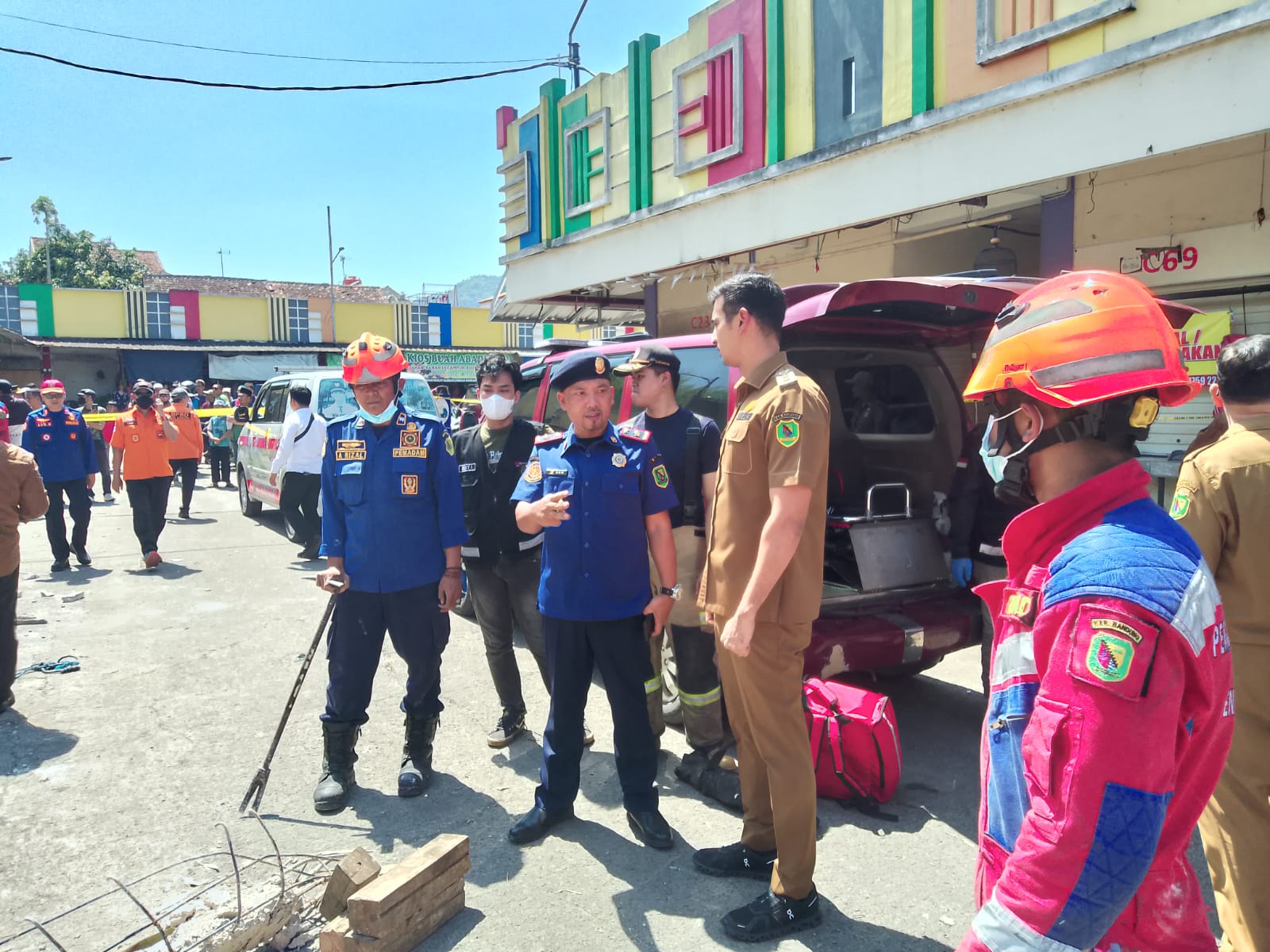 pasar-sehat-soreang-ambruk-diduga-kontruksi-tidak-kuat-menahan-beban