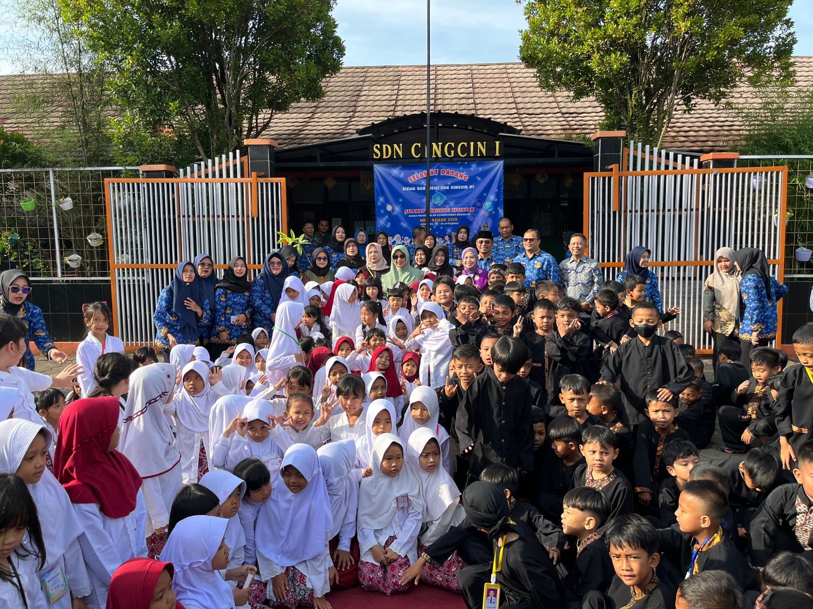 bunda-paud-kabupaten-bandung-edukasi-siswa-dan-guru-dalam-kunjungan-ke-sdn-01-cingcin-dan-smpn-1-soreang
