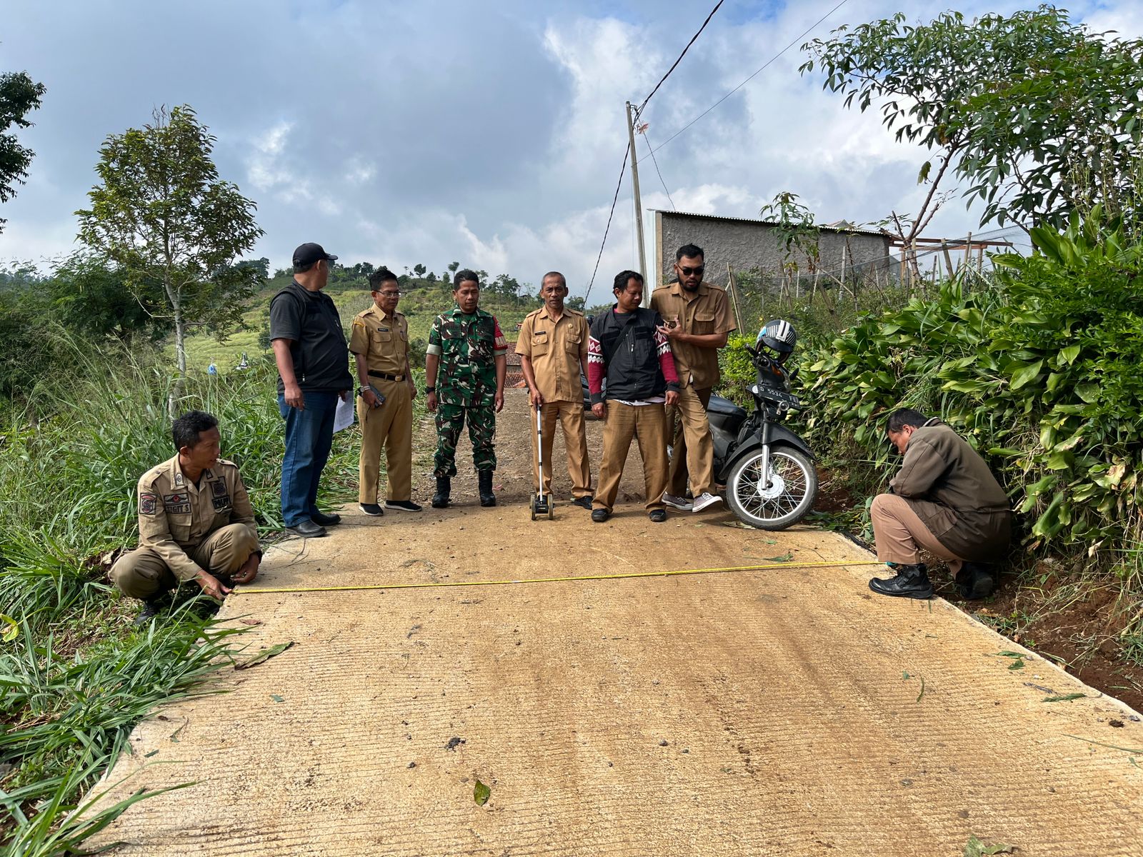 tim-kecamatan-soreang-laksanakan-monev-tahap-1-dana-adpd-dd-dan-bunga-desa-di-desa-sukajadi