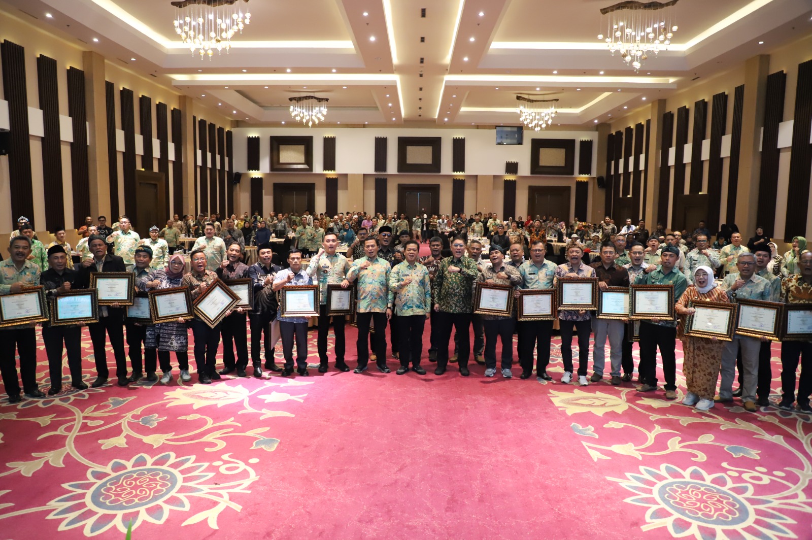 anugerah-sri-baduga-tingkat-kabupaten-bandung-tahun-2025-desa-kelurahan-berprestasi-raih-apresiasi
