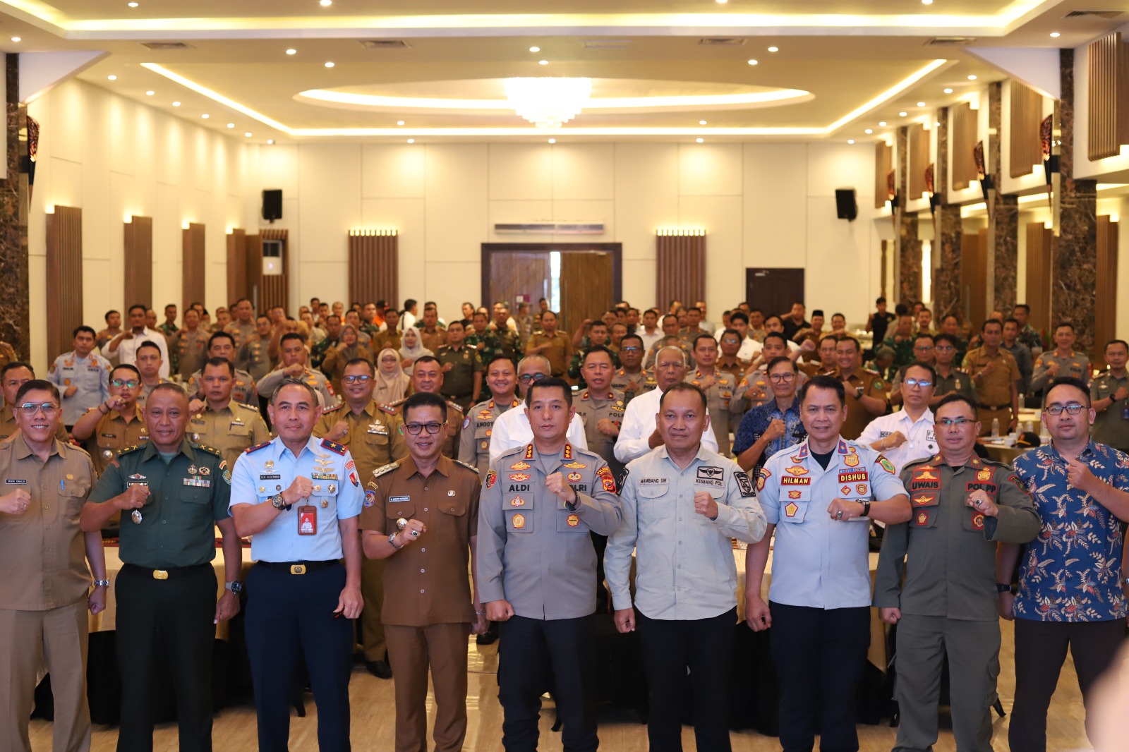 rapat-koordinasi-lintas-sektor-tim-kewaspadaan-daerah-dalam-rangka-menghadapi-perayaan-natal-2025-dan-tahun-baru-2026